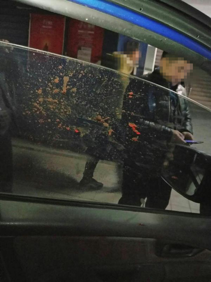 出租车内意外洒落奶茶，100元赔偿引发的社会伦理与法律思考