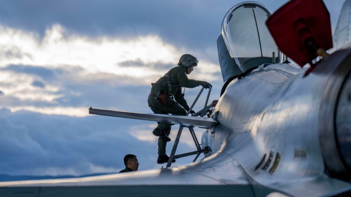 燃爆天际，空军硬核混剪，直击灵魂的帅气暴击