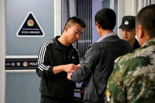 法律程序正义与社会信任危机，秦雯袭警事件引发的深层思考