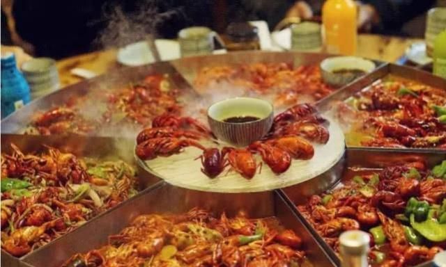 四郎同款小吃摊爆红网络,从历史穿越到舌尖上的狂欢 四郎同款小吃摊爆红网络,从历史穿越到舌尖上的狂欢