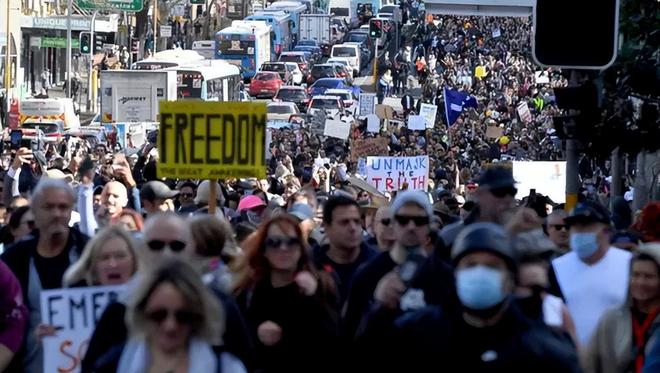 菲律宾街头烽火连天,超大规模游行背后的深层矛盾与未来挑战 菲律宾街头烽火连天,超大规模游行背后的深层矛盾与未来挑战