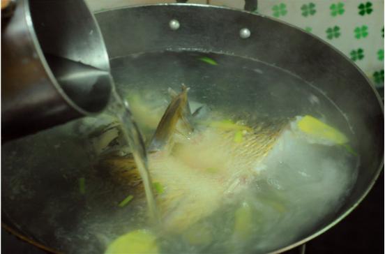 默茨总理再显真情,一次险些落泪的幕后故事及其政治启示 默茨总理再显真情,一次险些落泪的幕后故事及其政治启示