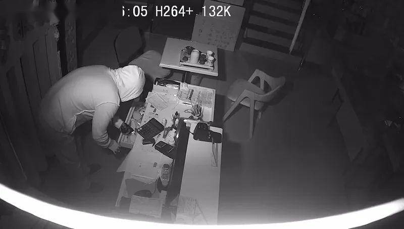 雌雄双盗，暴力撞门盗窃案背后的社会警示