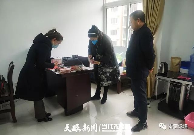 15万现金捐赠显爱心 夫妇爱国情怀暖军心 15万现金捐赠显爱心 夫妇爱国情怀暖军心