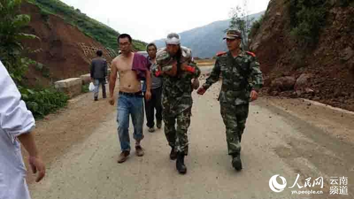 血色黄昏中的生命接力,人民子弟兵与时间赛跑的人间奇迹 血色黄昏中的生命接力,人民子弟兵与时间赛跑的人间奇迹