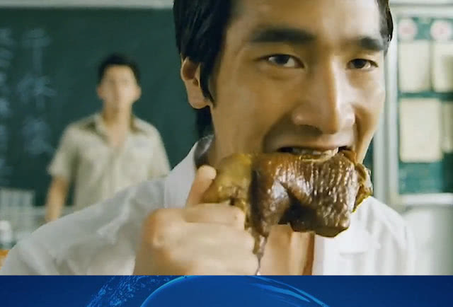 16岁少年卖烤鸡日入过万,从校园到万家灯火,他如何用一只鸡改变人生? 16岁少年卖烤鸡日入过万,从校园到万家灯火,他如何用一只鸡改变人生?