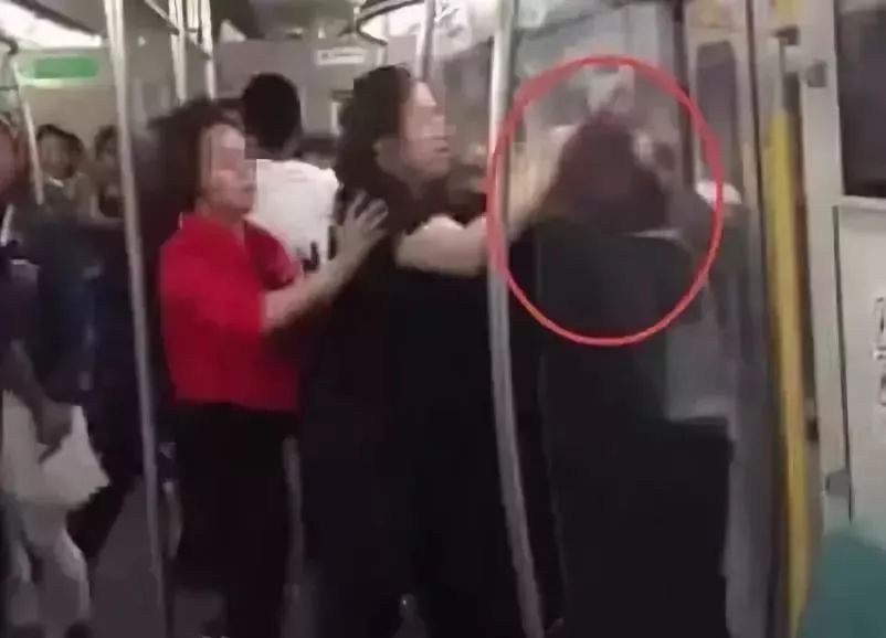 酒店隐秘角落的黑暗交易，偷拍盗摄黑色产业链触目惊心曝光