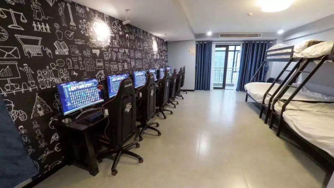 电竞酒店退房后垃圾山惊现,长春一电竞酒店垃圾堆积超1米引行业反思 电竞酒店退房后垃圾山惊现,长春一电竞酒店垃圾堆积超1米引行业反思