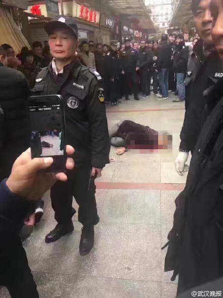 武汉持刀伤人致1死案告破 警方通报揭示潜在社会风险 武汉持刀伤人致1死案告破 警方通报揭示潜在社会风险