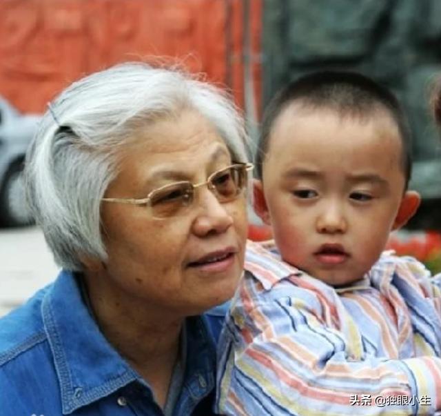 发布会上的高压时刻，外交部发言人如何炼就从容风范