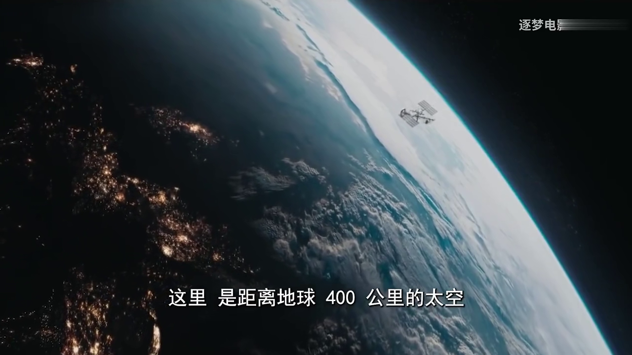 冰湖惊魂，少年英雄勇破冰层托起生命之光