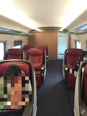 高铁商务座卫生问题引热议，国铁服务如何重拾体面？