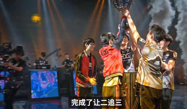 王曼昱夺冠后盛赞蒯曼,新生代力量崛起 王曼昱夺冠后盛赞蒯曼,新生代力量崛起