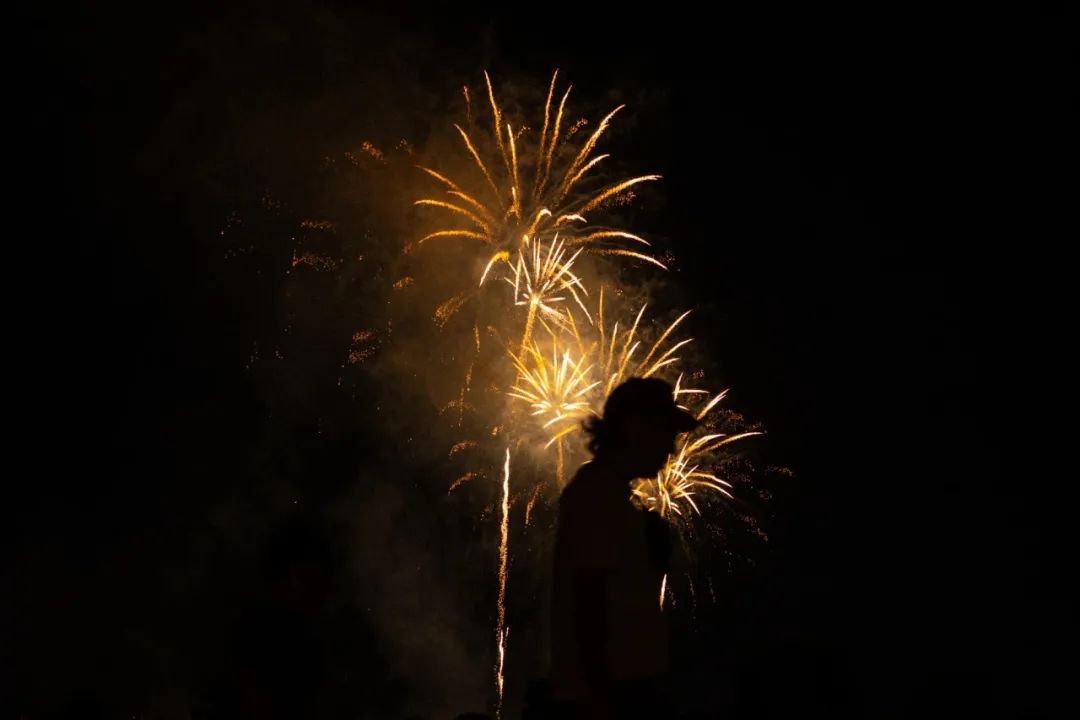 理性看待网络谣言,广西北海金滩跨年夜烟花秀事件真相解析 理性看待网络谣言,广西北海金滩跨年夜烟花秀事件真相解析