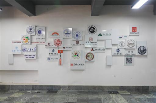 凝聚发展动能，筑牢经济回升向好根基