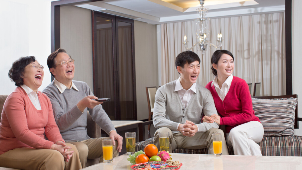 京东食堂现真情，刘强东父母亲炊展孝道