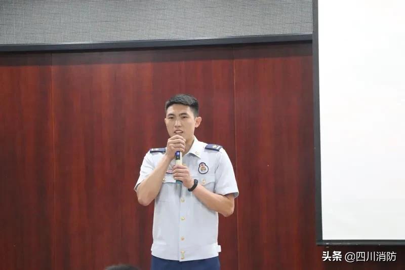 11岁女孩勇闯鬼门关,洪水中的生命守护者 11岁女孩勇闯鬼门关,洪水中的生命守护者