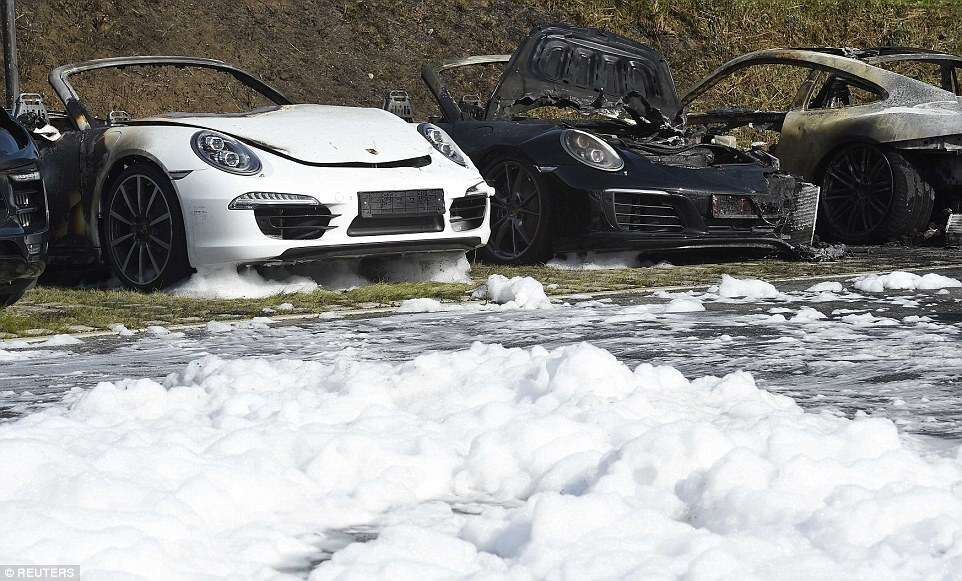 危险信号!俄数百辆保时捷突然被锁死,黑客攻击还是系统漏洞? 危险信号!俄数百辆保时捷突然被锁死,黑客攻击还是系统漏洞?