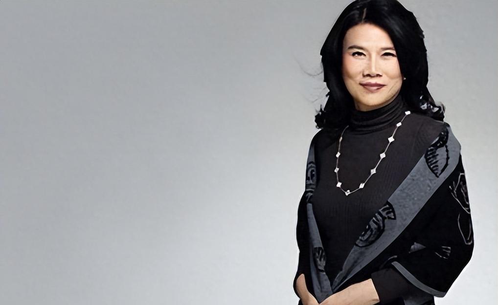 豪门千金与商界女强人共探冰雪奇缘，解码何超琼董明珠的跨界打卡背后的商业密码