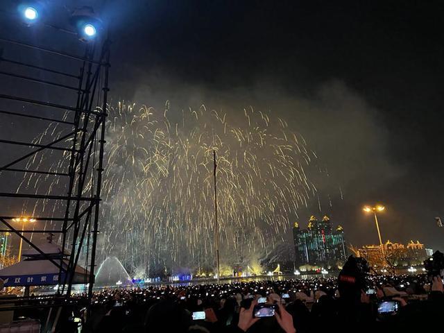 理性看待网络谣言,广西北海金滩跨年夜烟花秀事件真相解析 理性看待网络谣言,广西北海金滩跨年夜烟花秀事件真相解析