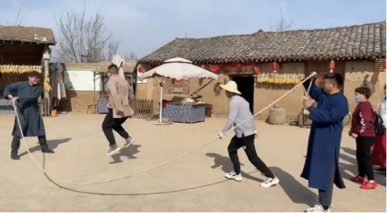 冰火两重天，当影视拍摄遇上游园管理，冰雕演员事件折射行业生态