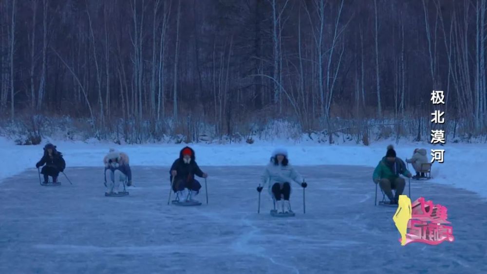 冰雪奇缘！哈尔滨冰雪大世界再现千年黄鹤楼 冬日童话世界震撼上演