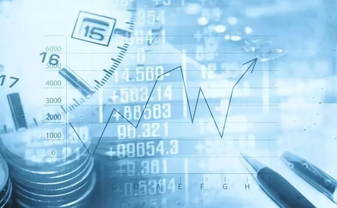 全网寻找的围巾擦地女乘客，一场全民参与的道德思辨