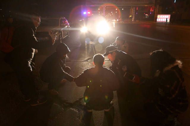 远光灯下的邻里冲突，一场灯光引发的破防事件