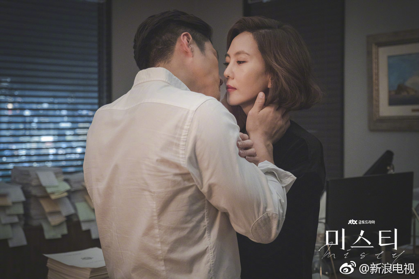 性别迷雾中的甜蜜误会，一根糖葫芦折射的现代家庭图景