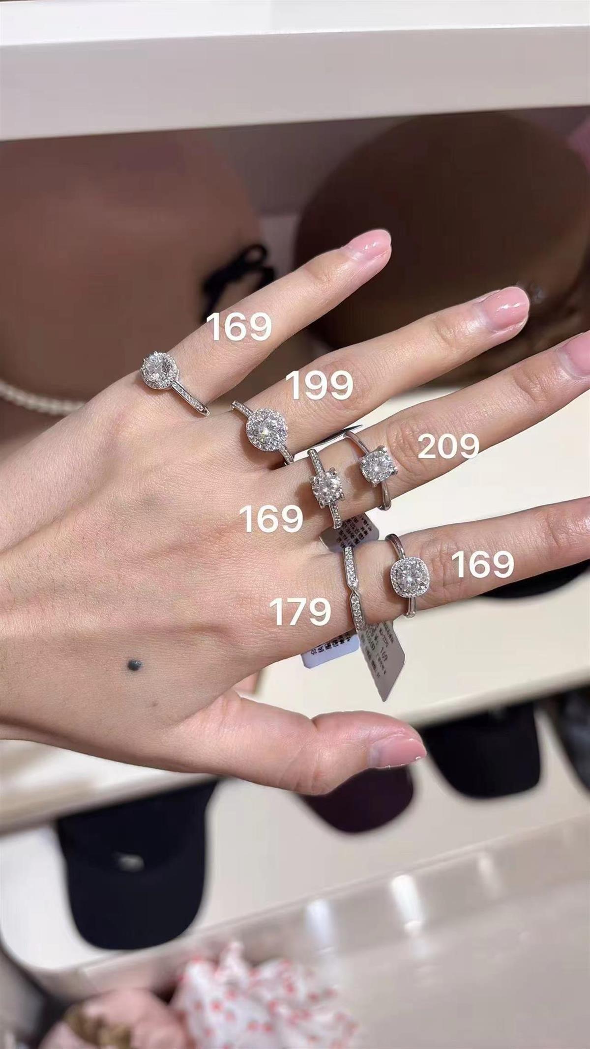 爆款揭秘,胖东来小方糖戒指为何以169元1克拉引爆市场? 爆款揭秘,胖东来小方糖戒指为何以169元1克拉引爆市场?