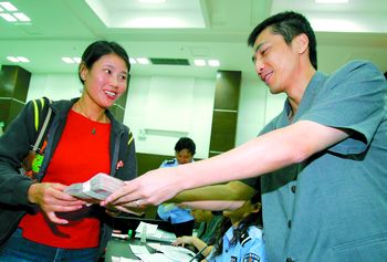 嘎子谢孟伟夫妇债务再添新案！797万执行引热议，明星光环能否抵得过法律铁拳？