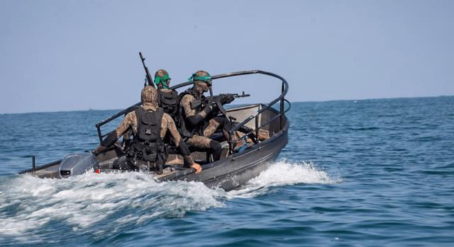 惊涛骇浪中的生死救援,一场考验人类意志的海上危机 惊涛骇浪中的生死救援,一场考验人类意志的海上危机