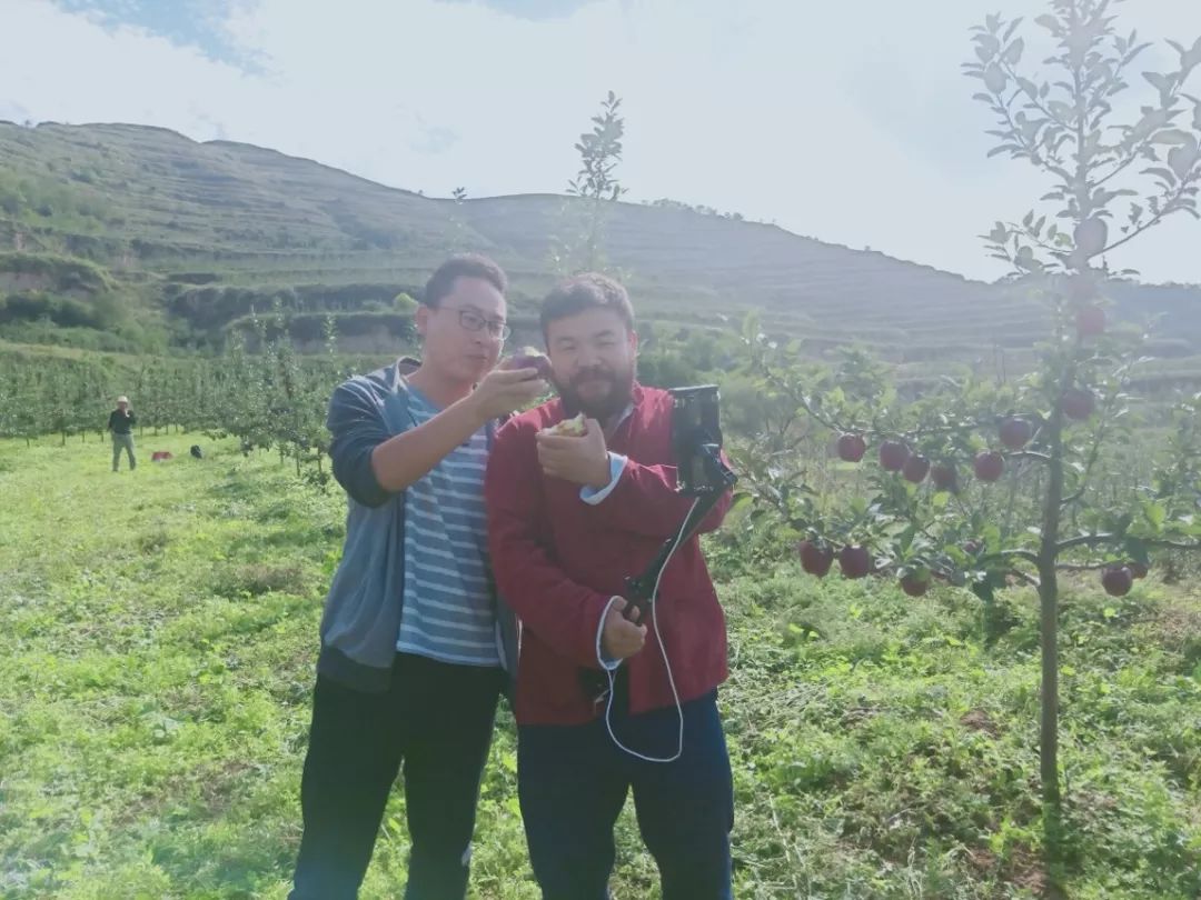 巾帼领航新电商 百万粉丝助农兴乡—解码网红经济赋能乡村振兴的巾帼力量