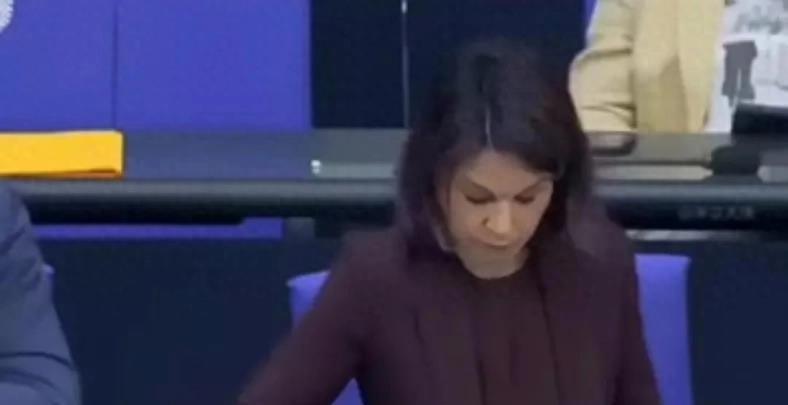 发布会上的高压时刻,外交部发言人如何炼就从容风范 发布会上的高压时刻,外交部发言人如何炼就从容风范