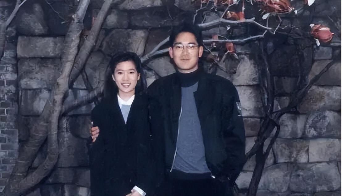 韩国检方要求对朴槿惠闺蜜金建希判处15年刑期,腐败案审判折射韩国政商关系裂痕 韩国检方要求对朴槿惠闺蜜金建希判处15年刑期,腐败案审判折射韩国政商关系裂痕