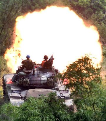 台湾陆军实弹射击误落民宅引发社会关注 三户居民紧急疏散