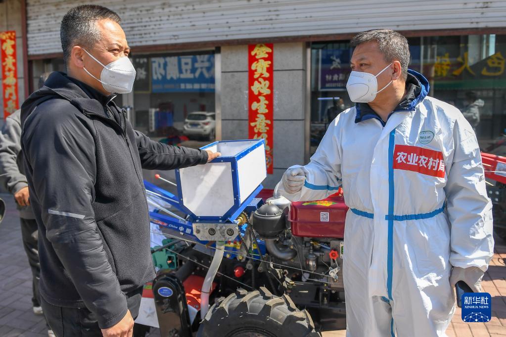 韩国紧急戒严一周年,防疫成效与民生代价的双重答卷 韩国紧急戒严一周年,防疫成效与民生代价的双重答卷