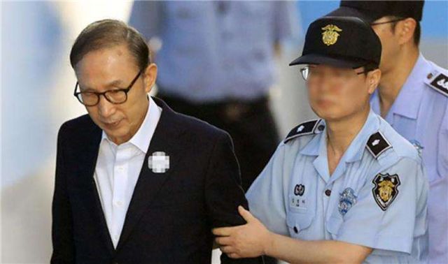 韩国第一夫人金建希涉贪案庭审直击,白发受审折射韩国政坛风暴 韩国第一夫人金建希涉贪案庭审直击,白发受审折射韩国政坛风暴