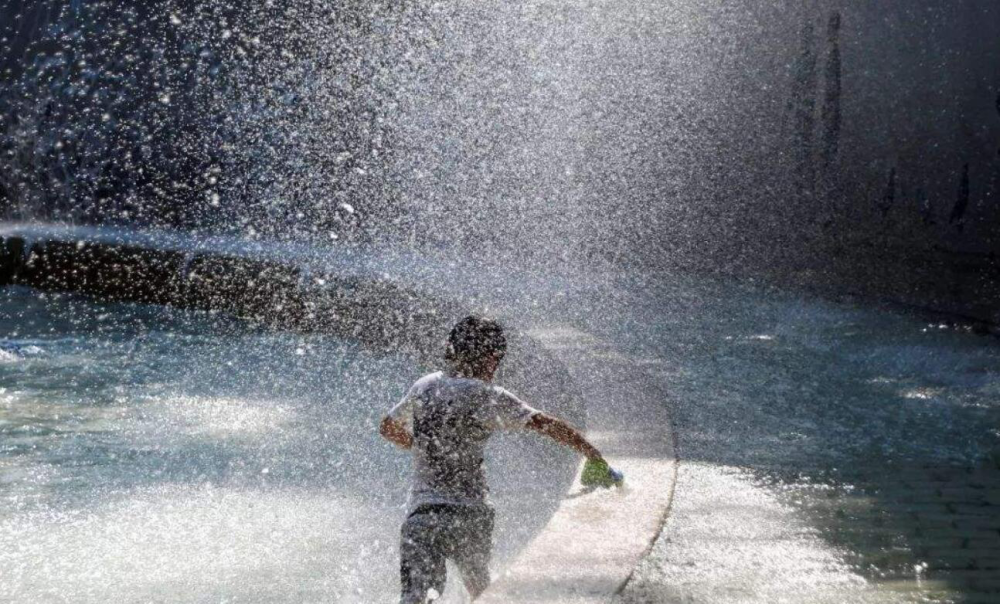 极寒暴击!40℃极寒天气突袭下半年 首现寒潮预警红色信号 极寒暴击!40℃极寒天气突袭下半年 首现寒潮预警红色信号