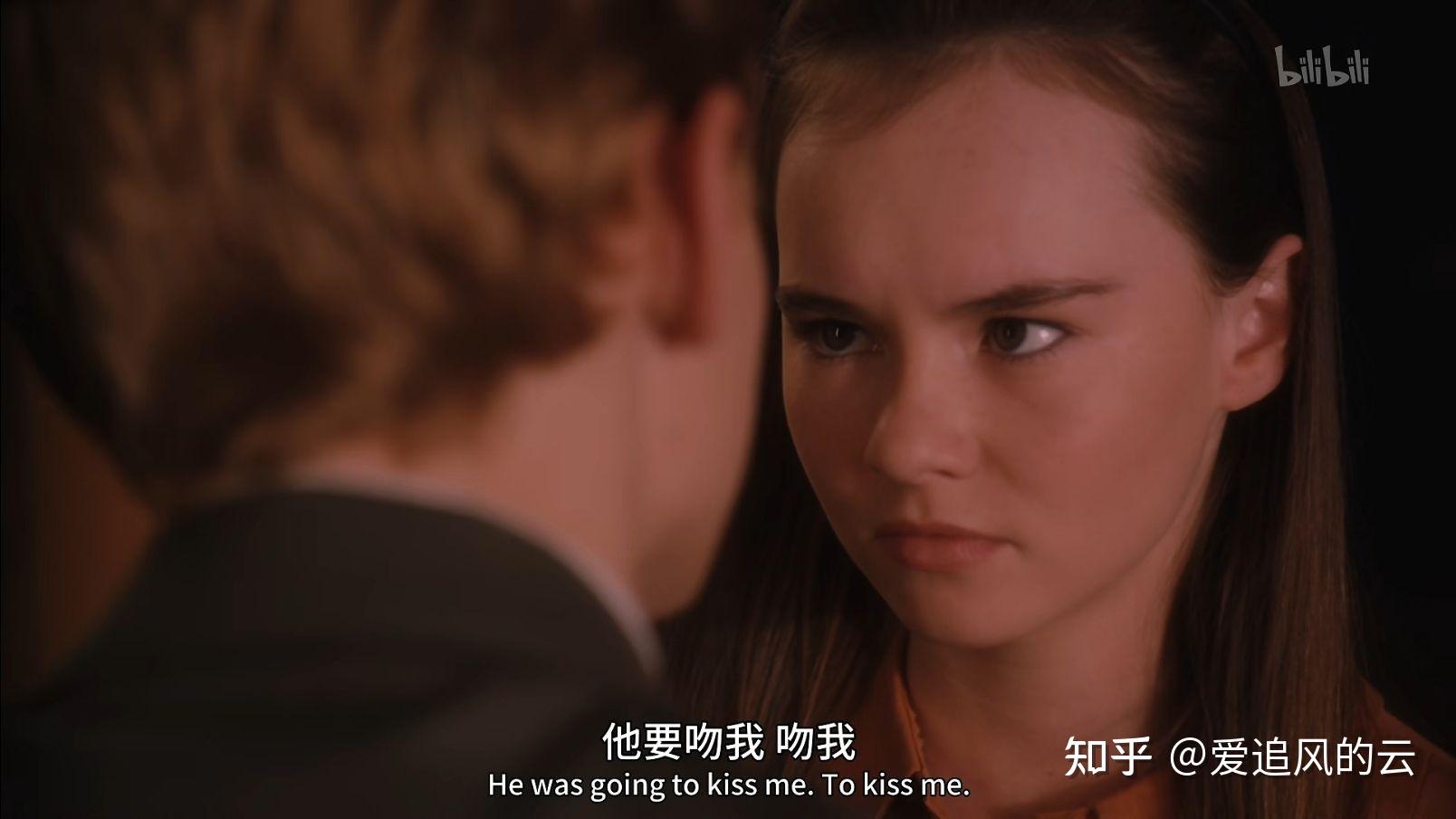 血色阴影下的艺术救赎,怦然心动导演事件背后的家庭暴力寓言 血色阴影下的艺术救赎,怦然心动导演事件背后的家庭暴力寓言