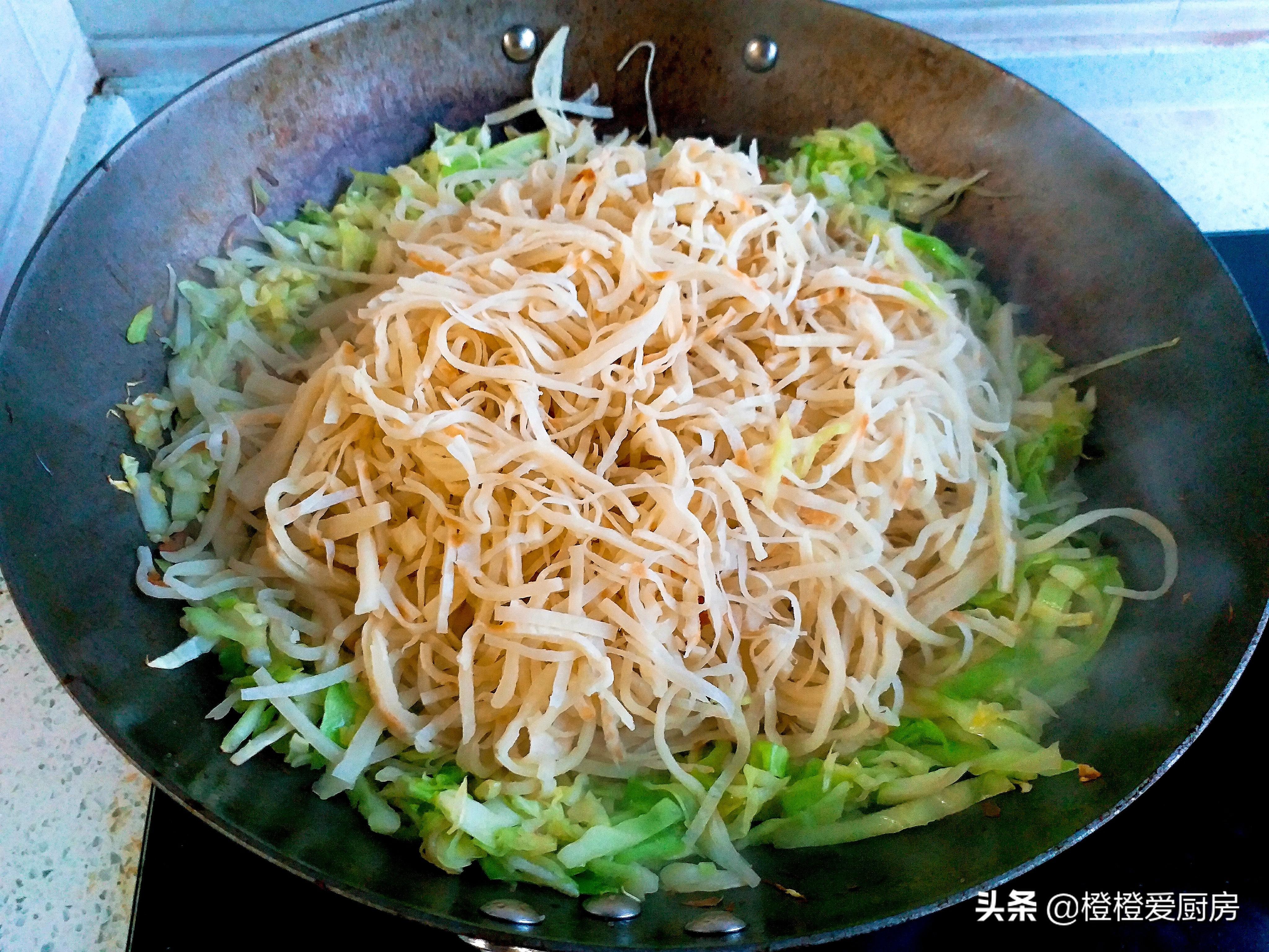 炒饼蒜香背后的经济博弈,一场关于打包的消费者权益之争 炒饼蒜香背后的经济博弈,一场关于打包的消费者权益之争