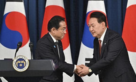 韩国第一夫人金建希涉贪案庭审直击,白发受审折射韩国政坛风暴 韩国第一夫人金建希涉贪案庭审直击,白发受审折射韩国政坛风暴