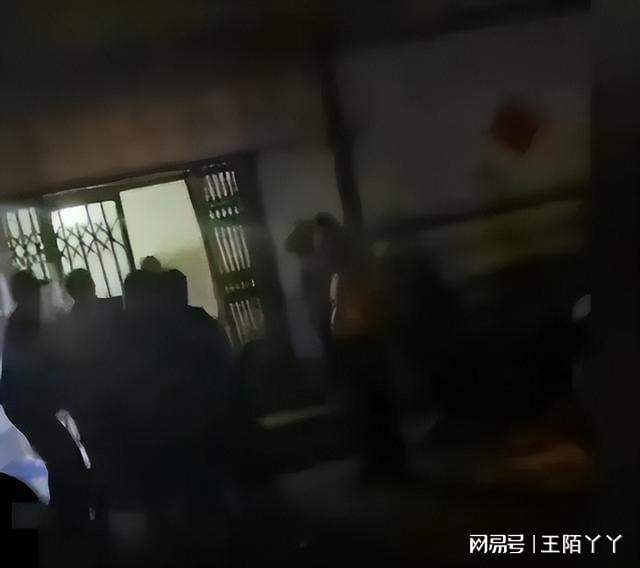 远光灯下的邻里冲突，一场灯光引发的破防事件