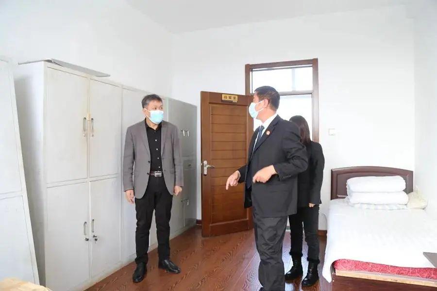 宿舍安检，守护安全还是侵犯隐私？高校管理边界再议