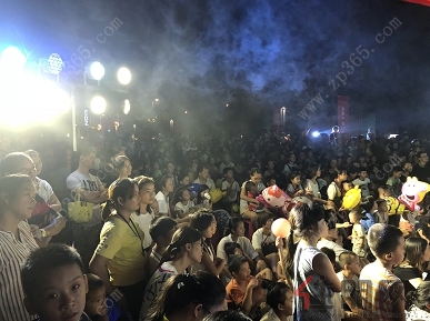 冰雪奇缘!哈尔滨冰雪大世界再现千年黄鹤楼 冬日童话世界震撼上演 冰雪奇缘!哈尔滨冰雪大世界再现千年黄鹤楼 冬日童话世界震撼上演