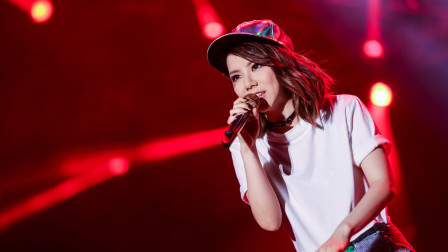 邓紫棋演唱会泪洒香港疫情伤痕,一场失控的真情流露与公众情绪共振 邓紫棋演唱会泪洒香港疫情伤痕,一场失控的真情流露与公众情绪共振
