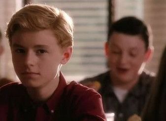 血色阴影下的艺术救赎,怦然心动导演事件背后的家庭暴力寓言 血色阴影下的艺术救赎,怦然心动导演事件背后的家庭暴力寓言