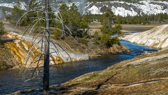 上海商场惊现天降大衣异象,百年商场顶楼惊现数十件悬空的时尚灾难 上海商场惊现天降大衣异象,百年商场顶楼惊现数十件悬空的时尚灾难