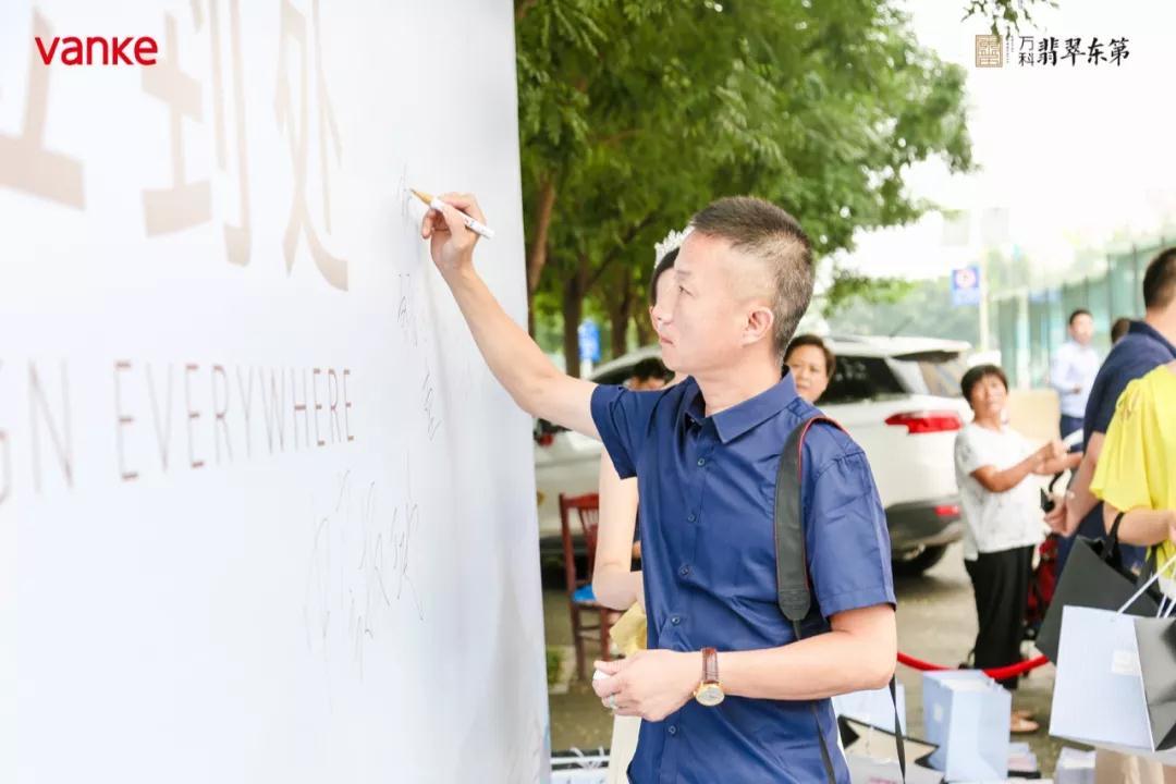 多元共响与和鸣未来—各界代表撞响和平大钟的文明启示 多元共响与和鸣未来—各界代表撞响和平大钟的文明启示