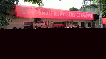 横幅连天映乡情,贵州乡亲用传统仪式迎刀疤哥归乡 横幅连天映乡情,贵州乡亲用传统仪式迎刀疤哥归乡